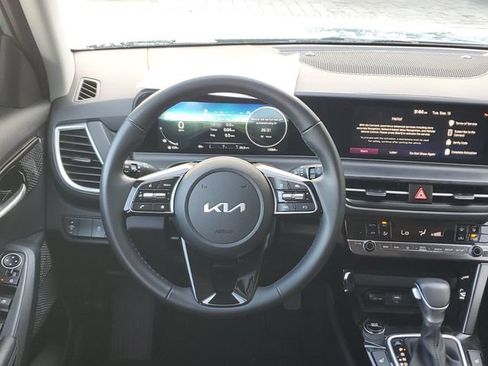 Used 2025 Kia Seltos EX FWD image 13