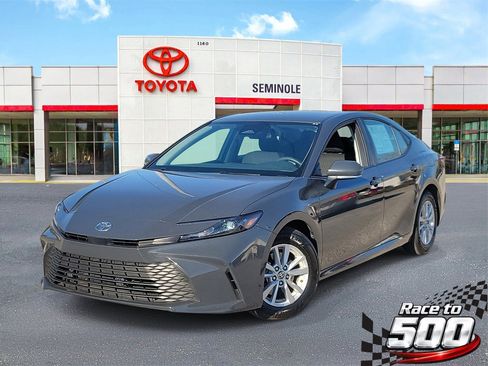 Used 2025 Toyota Camry LE image 1