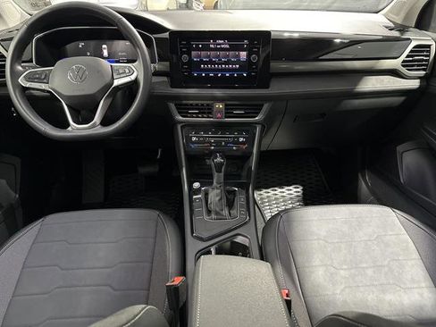 Certified 2025 Volkswagen Taos SE image 20