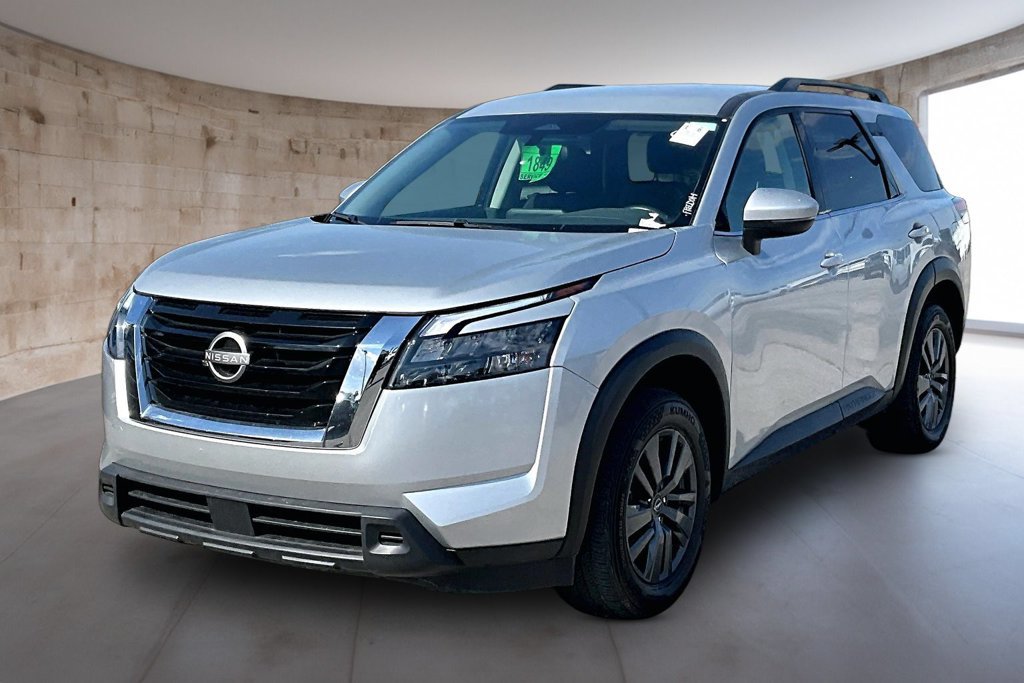 Used 2025 Nissan Pathfinder SV FWD image 12