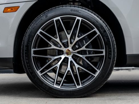 New 2026 Porsche Macan image 13