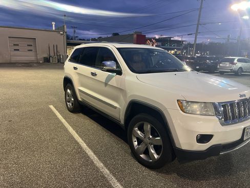 Used 2012 Jeep Grand Cherokee Overland image 3