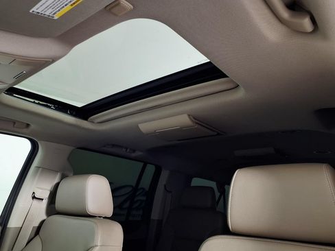 Used 2016 Chevrolet Suburban LT AWD/4WD image 13