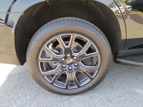 Used 2025 Chevrolet Tahoe LT w/ Comfort Package AWD/4WD image 12