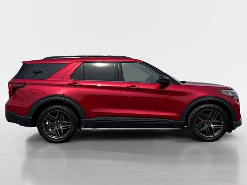 Used 2025 Ford Explorer ST image 7