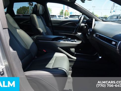 Used 2024 Cadillac Lyriq Luxury AWD/4WD image 24