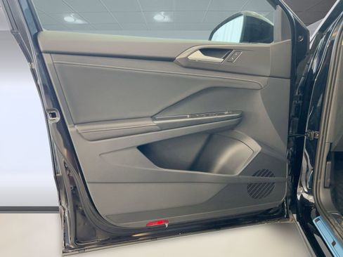 New 2026 Volkswagen Taos SE image 21