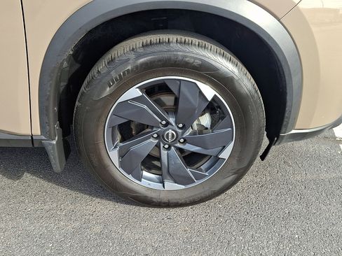 Certified 2025 Nissan Rogue SV image 8