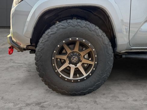 Certified 2020 Toyota Tacoma TRD Sport w/ TRD Premium Sport Package AWD/4WD image 9