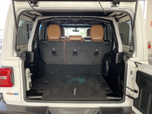 Used 2022 Jeep Wrangler Unlimited Rubicon 4xe w/ Cold Weather Group image 10