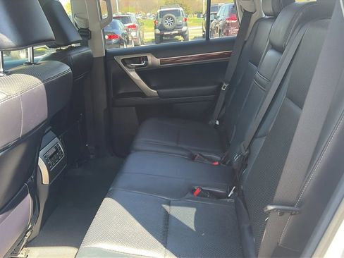 Used 2010 Lexus GX 460 image 32