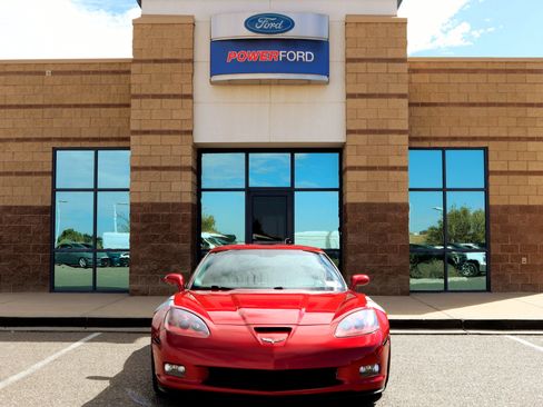 Used 2011 Chevrolet Corvette Grand Sport w/ Preferred Equipment Group RWD image 3