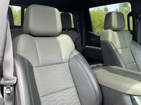 Used 2023 Chevrolet Silverado 1500 ZR2 w/ Technology Package AWD/4WD image 39