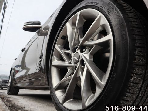 Used 2022 Genesis G70 2.0T image 10