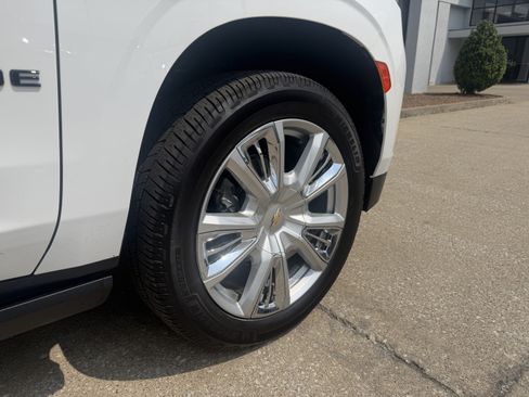 Used 2021 Chevrolet Tahoe High Country w/ Premium Package AWD/4WD image 22