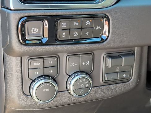 New 2026 GMC Yukon XL Elevation w/ Elevation Premium Package AWD/4WD image 19