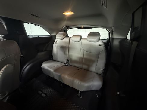 Used 2026 Toyota Sienna XLE FWD image 24