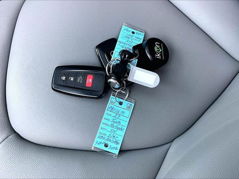 Used 2023 Toyota Highlander XLE FWD image 15