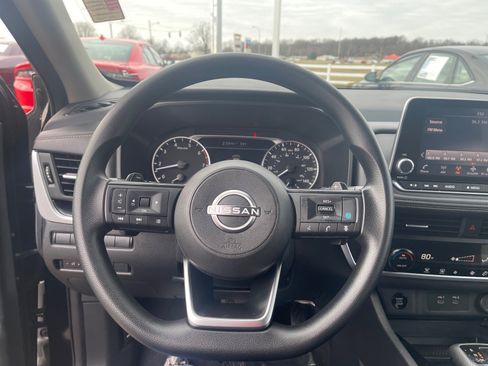 Used 2024 Nissan Rogue SV image 9