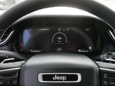 Used 2023 Jeep Grand Cherokee L Limited image 21