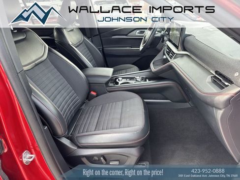 Used 2025 Ford Explorer ST-Line w/ ST-Line Street Pack AWD/4WD image 37