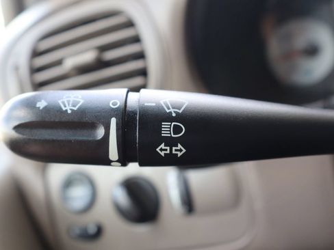 Used 2002 Chrysler Town & Country EX FWD image 31