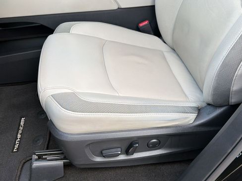 Used 2023 Nissan Pathfinder SL w/ SL Premium Package FWD image 14