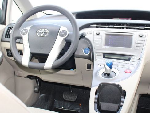 Used 2015 Toyota Prius Three image 21
