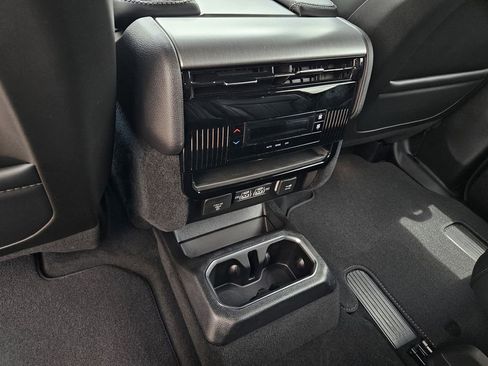 New 2026 Jeep Grand Wagoneer L 2WD image 9