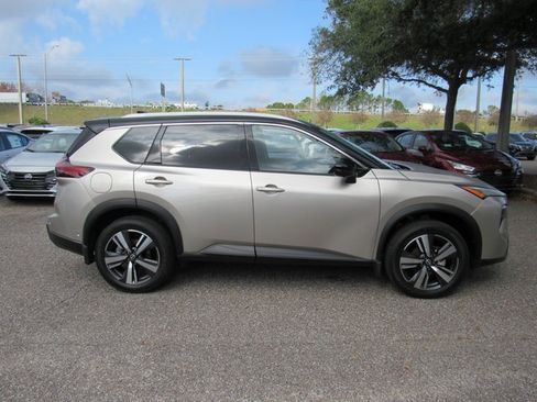 Certified 2025 Nissan Rogue SL w/ SL Premium Package image 3