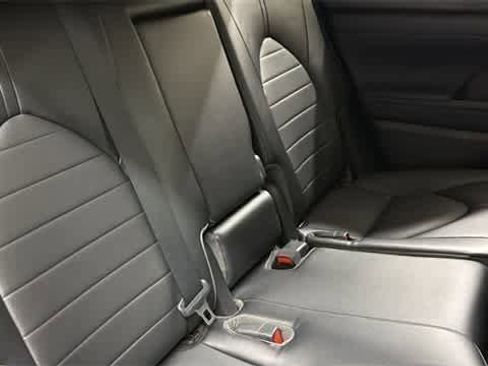 Used 2022 Toyota Highlander XLE image 32