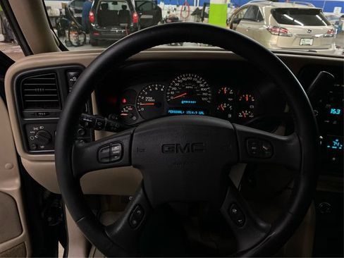 Used 2004 GMC Sierra 2500 SLT w/ Skid Plate Package AWD/4WD image 19