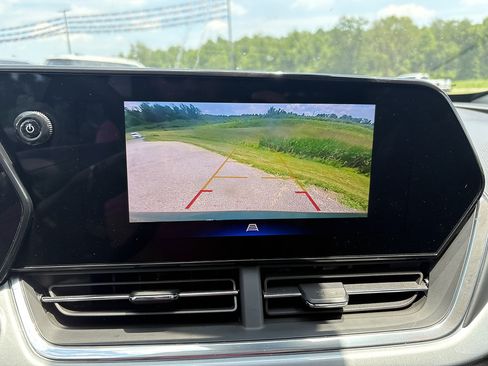 Used 2025 Chevrolet Trax LT FWD image 37