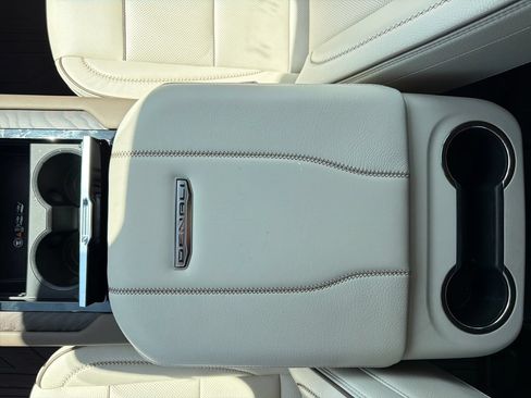 Used 2025 GMC Yukon Denali w/ Denali Reserve Package RWD image 28
