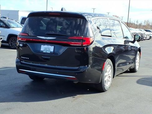 Used 2024 Chrysler Pacifica Touring-L image 26