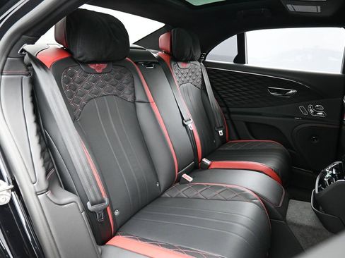 Used 2024 Bentley Flying Spur W12 image 30