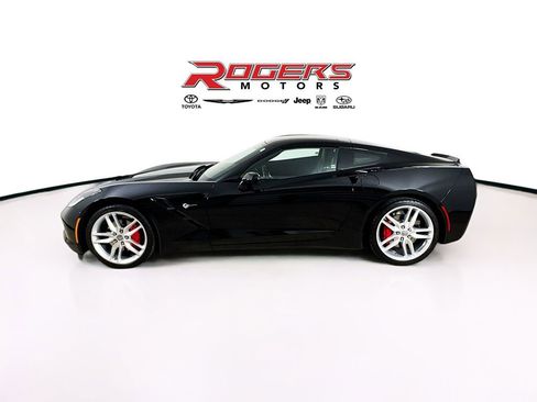 Used 2019 Chevrolet Corvette Stingray Coupe w/ 1LT RWD image 4
