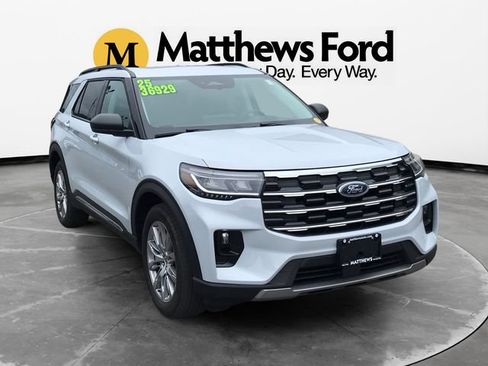 Used 2025 Ford Explorer Active w/ Active Comfort Package AWD/4WD image 8