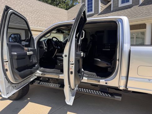 Used 2019 Ford F250 Lariat w/ Lariat Ultimate Package AWD/4WD image 11