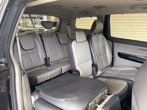 Used 2017 Kia Sedona EX image 16