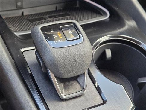 Used 2025 Nissan Rogue SL FWD image 14