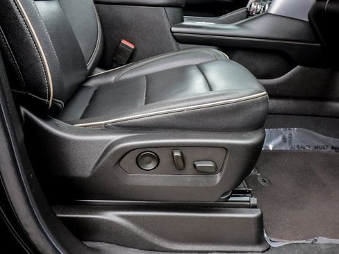 Used 2022 GMC Yukon SLT w/ SLT Premium Package image 65