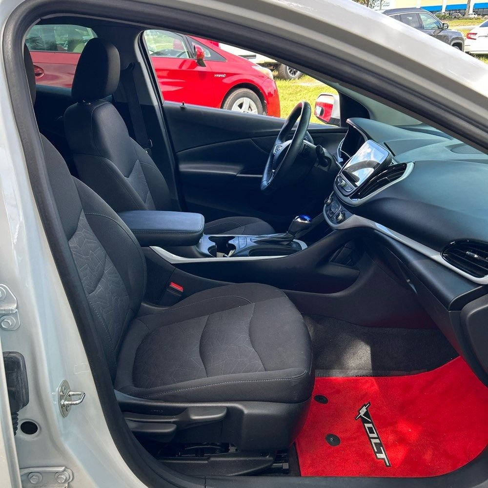 Used 2017 Chevrolet Volt LT FWD image 6