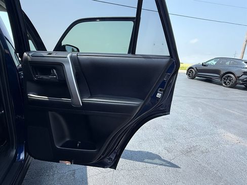 Used 2017 Toyota 4Runner SR5 Premium AWD/4WD image 39