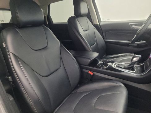 Used 2018 Ford Edge Titanium FWD image 21