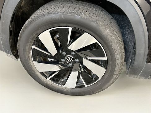 Used 2025 Volkswagen Atlas Cross Sport SE image 11