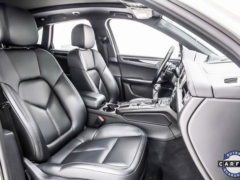 Used 2021 Porsche Macan S w/ Premium Package image 36