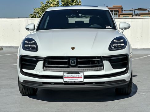 Certified 2026 Porsche Macan AWD/4WD image 11