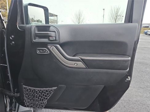 Used 2016 Jeep Wrangler Unlimited Sport image 26