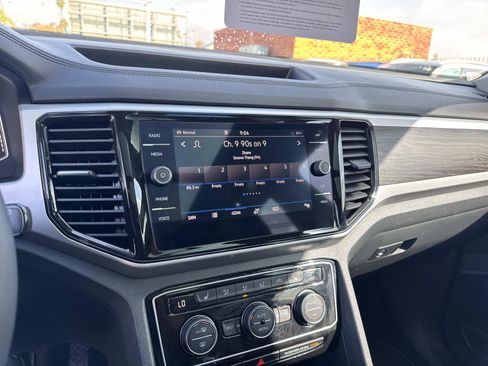 Certified 2022 Volkswagen Atlas SE image 18